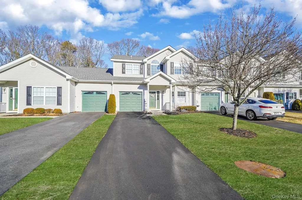 115 Willow Wood Drive Oakdale NY 11769
