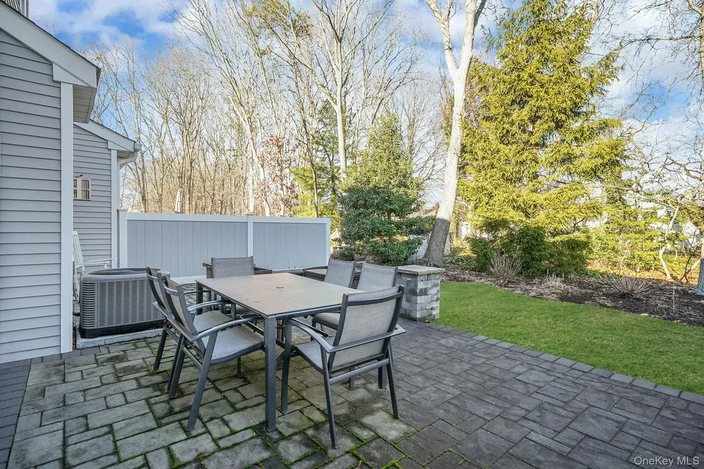 115 Willow Wood Drive Oakdale NY 11769