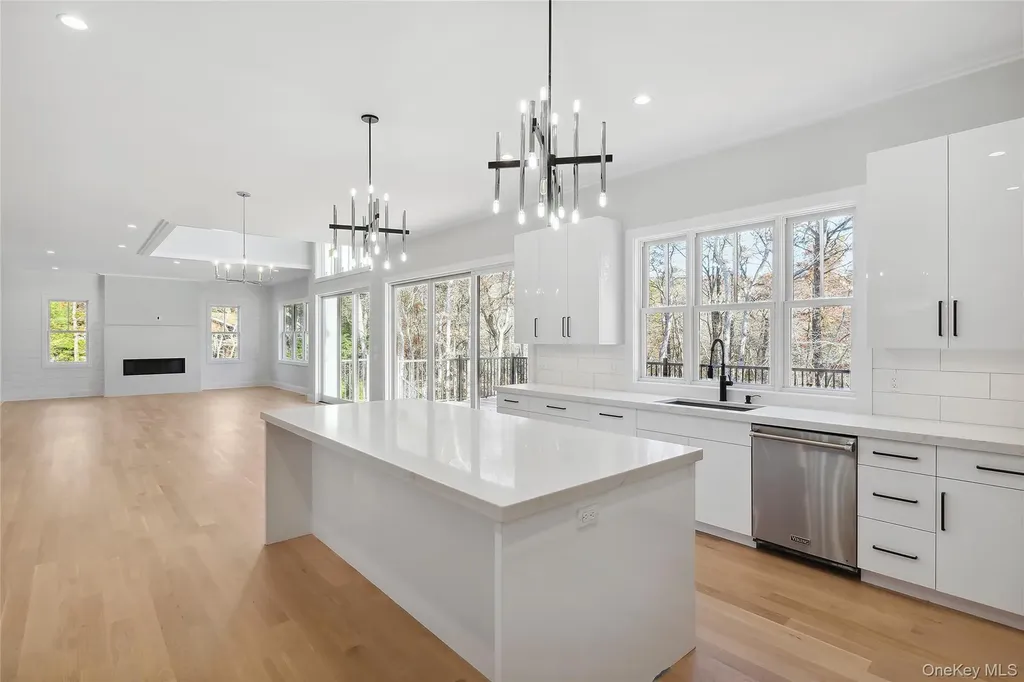 34 Old Main Road Quogue NY 11959