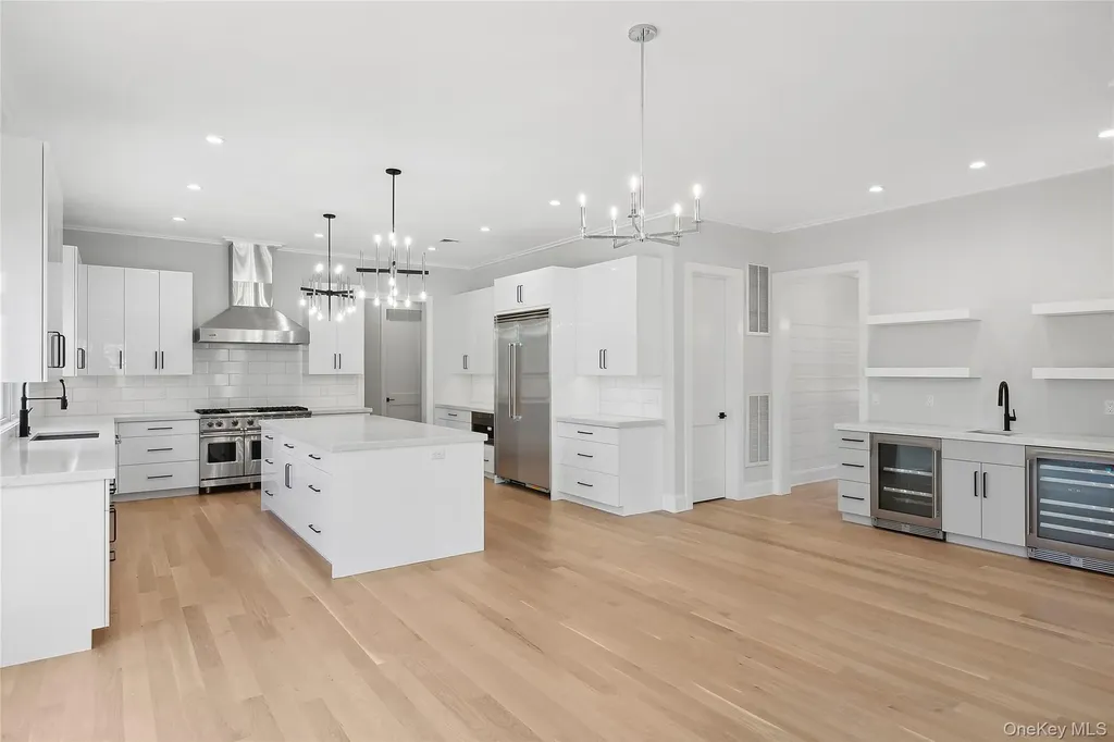 34 Old Main Road Quogue NY 11959