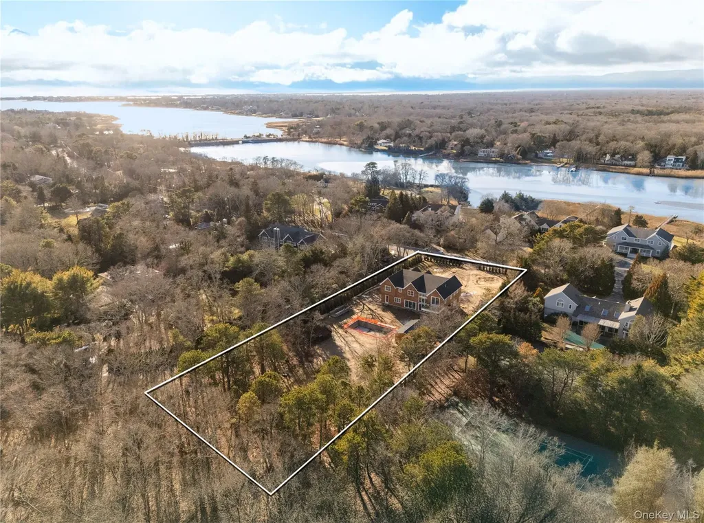 34 Old Main Road Quogue NY 11959