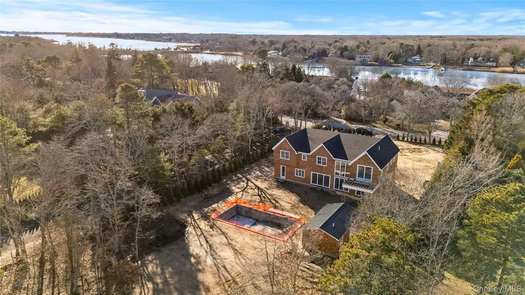 34 Old Main Road Quogue NY 11959