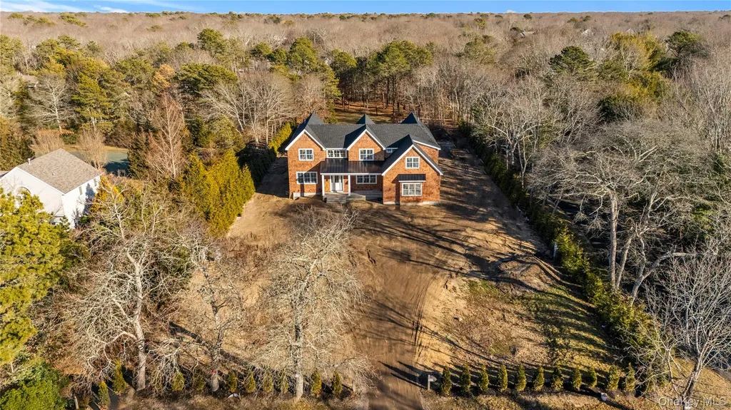 34 Old Main Road Quogue NY 11959