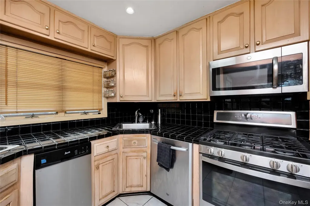 7042 173rd Street Fresh Meadows NY 11365