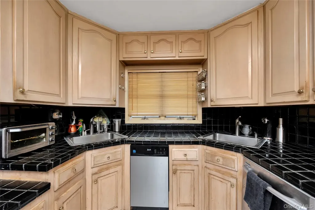 7042 173rd Street Fresh Meadows NY 11365