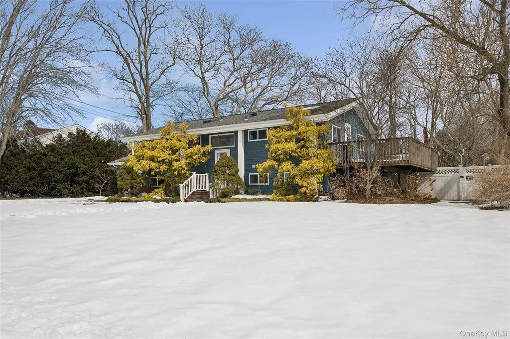 21 Amboy Road Oakdale NY 11769