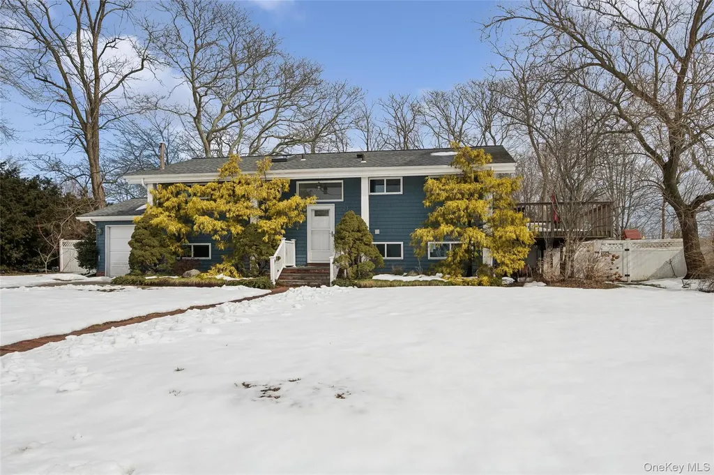 21 Amboy Road Oakdale NY 11769