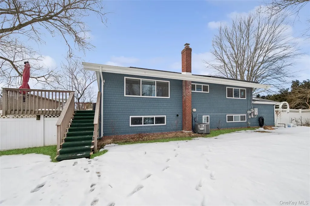 21 Amboy Road Oakdale NY 11769