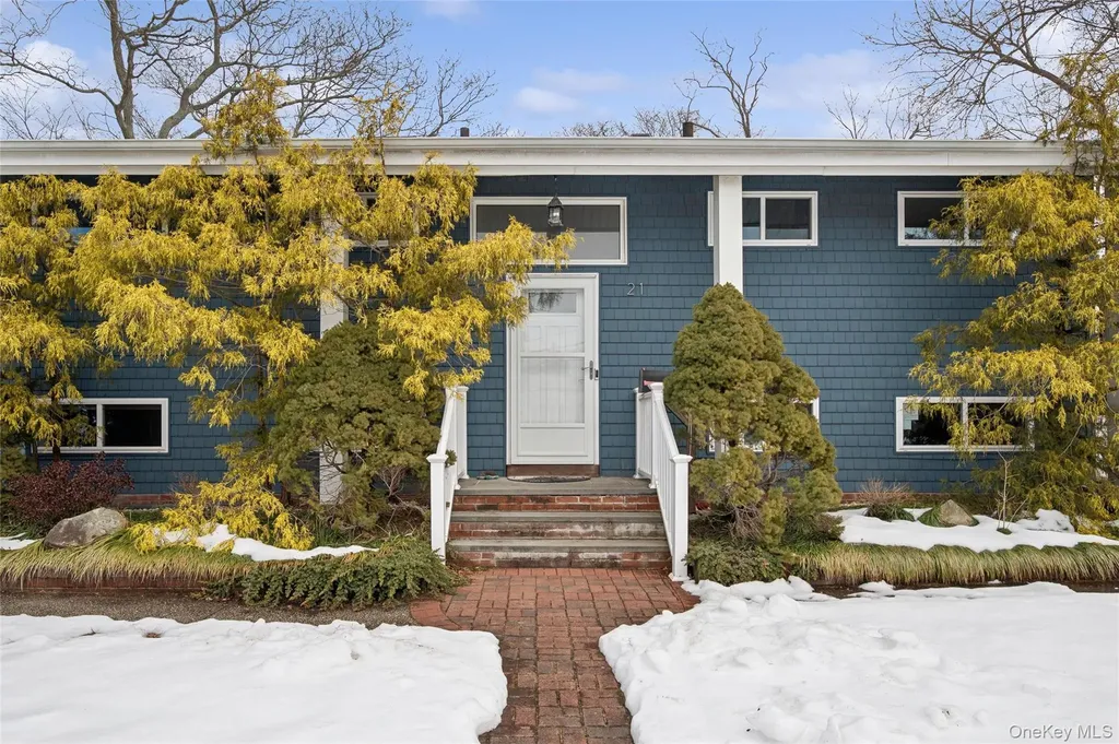 21 Amboy Road Oakdale NY 11769