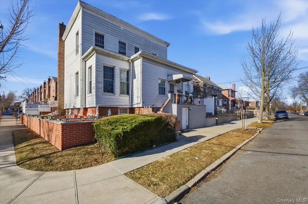 2523 Woodhull Avenue Bronx NY 10469