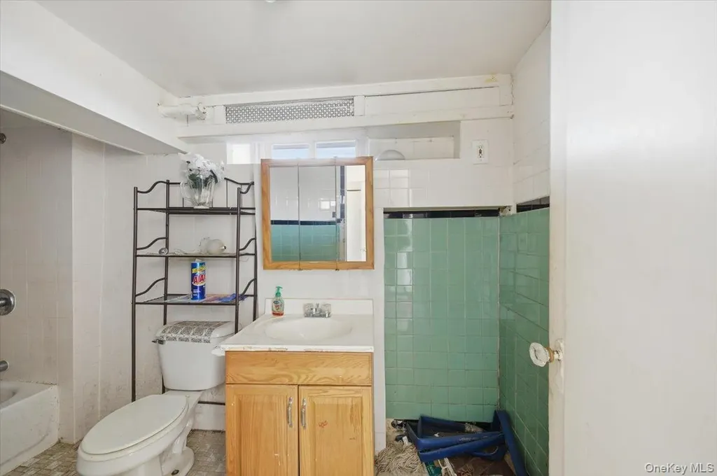 2523 Woodhull Avenue Bronx NY 10469