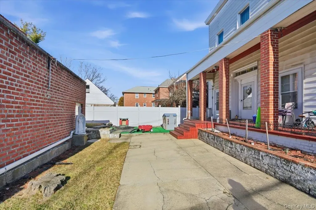 2523 Woodhull Avenue Bronx NY 10469