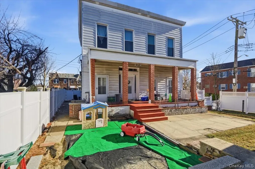 2523 Woodhull Avenue Bronx NY 10469