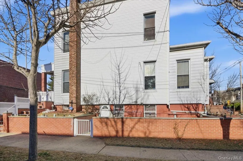 2523 Woodhull Avenue Bronx NY 10469