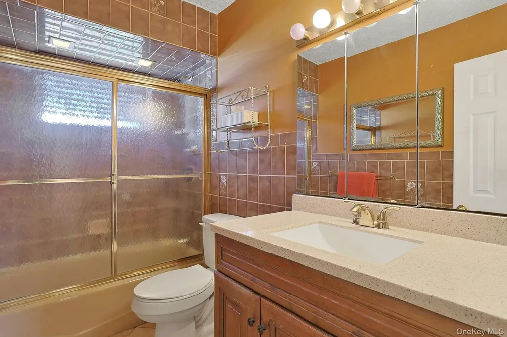 25 Tennyson Drive Nanuet NY 10954