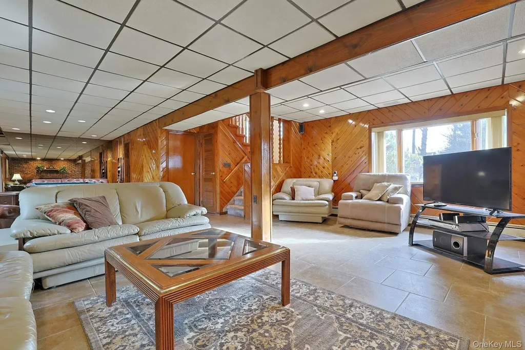 25 Tennyson Drive Nanuet NY 10954