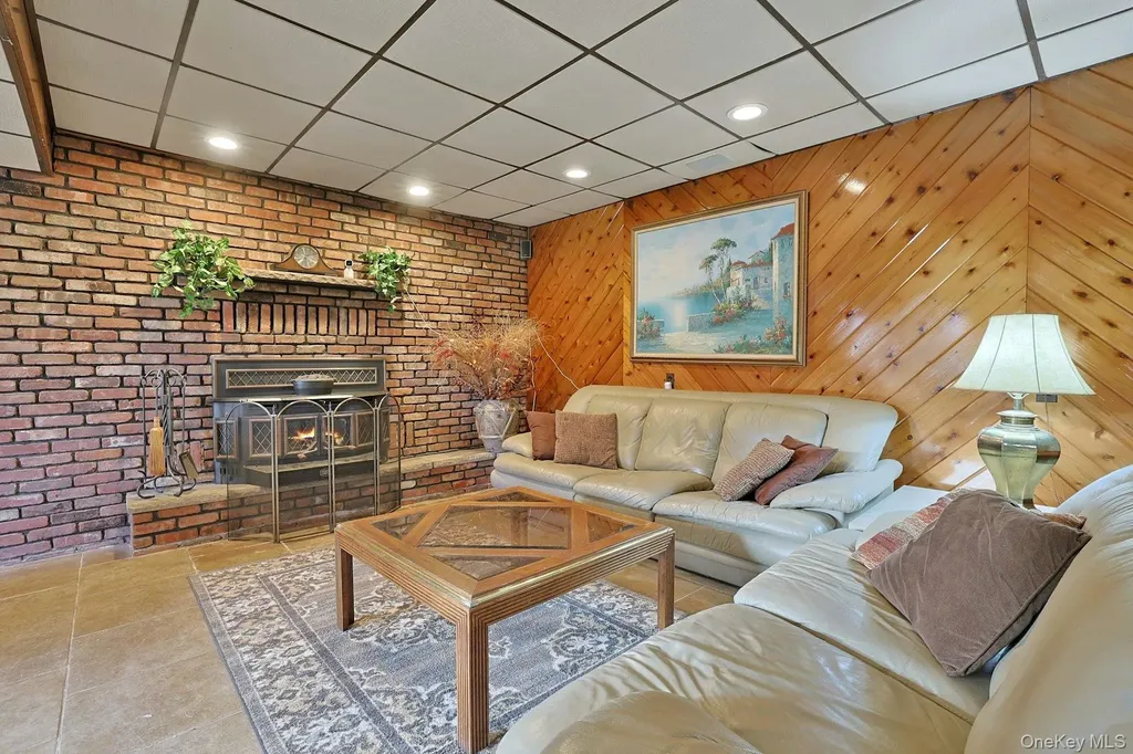 25 Tennyson Drive Nanuet NY 10954