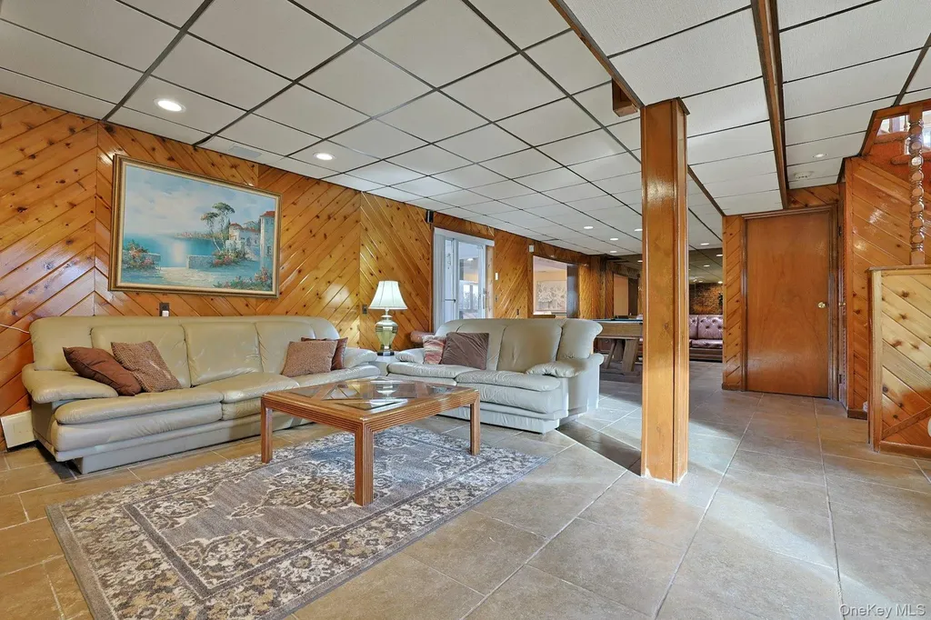 25 Tennyson Drive Nanuet NY 10954