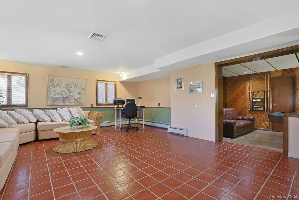 25 Tennyson Drive Nanuet NY 10954
