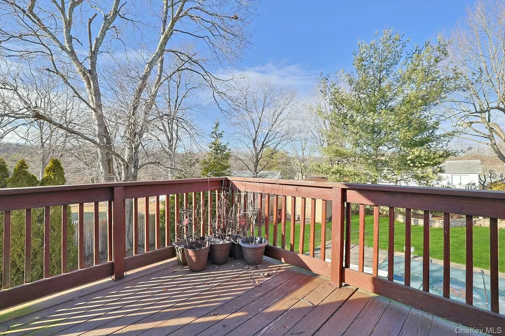 25 Tennyson Drive Nanuet NY 10954