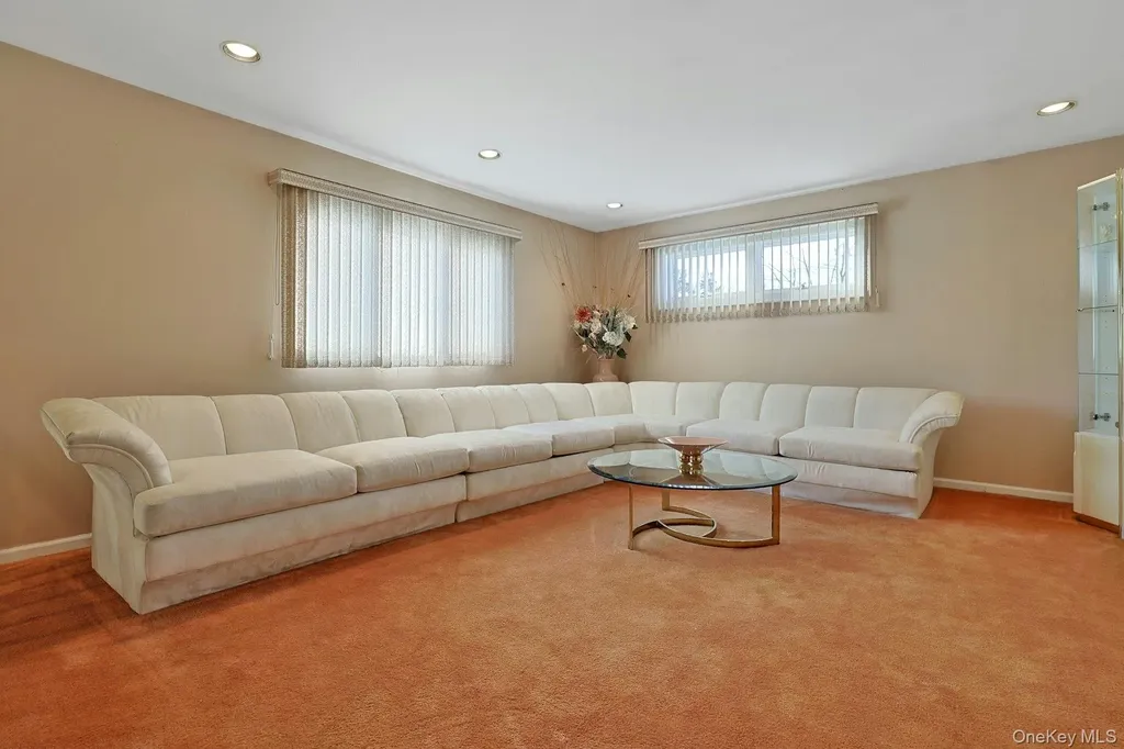 25 Tennyson Drive Nanuet NY 10954