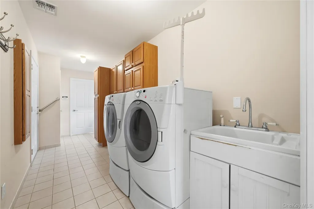 28 2nd Avenue Central Islip NY 11722