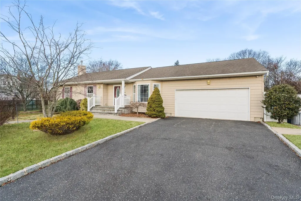 28 2nd Avenue Central Islip NY 11722