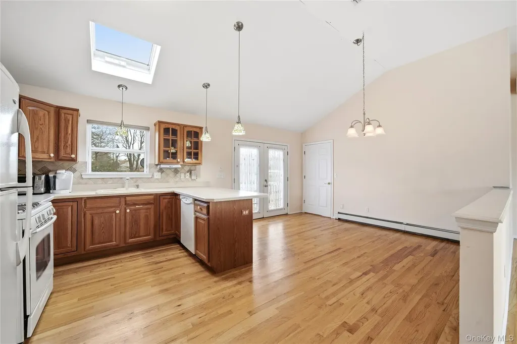 28 2nd Avenue Central Islip NY 11722
