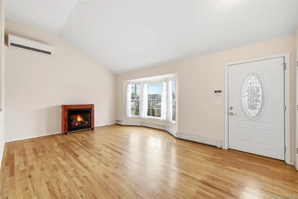 28 2nd Avenue Central Islip NY 11722