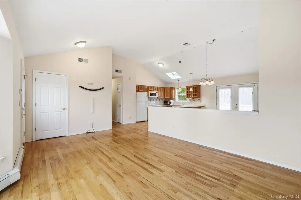 28 2nd Avenue Central Islip NY 11722