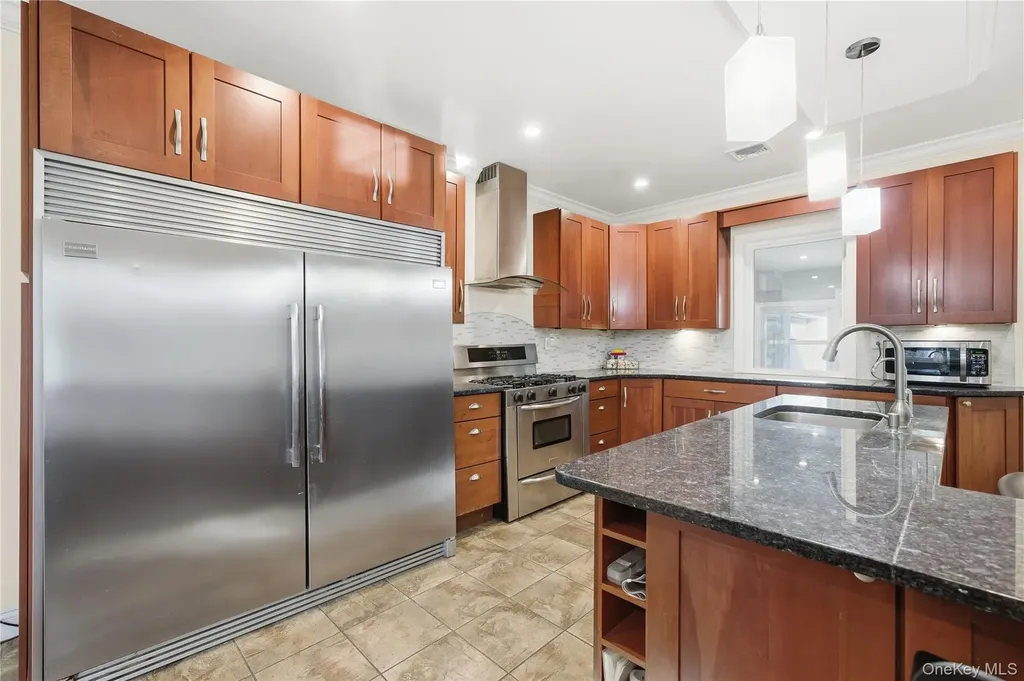 200 N Side Road Wading River NY 11792