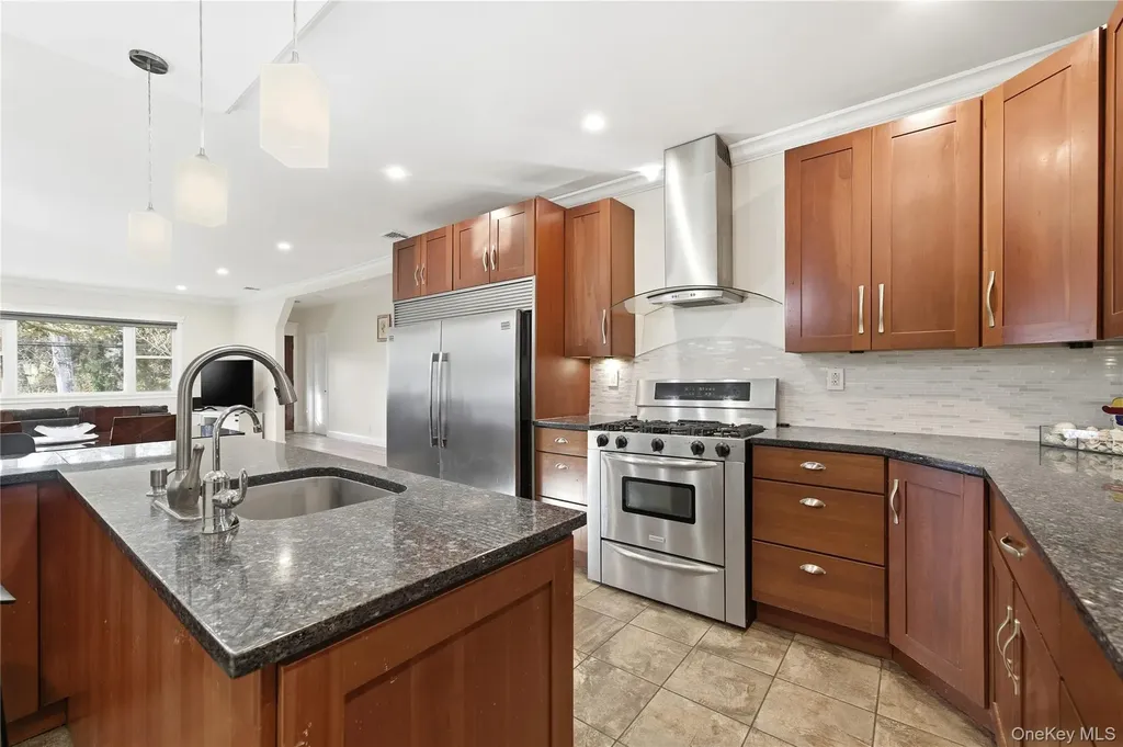 200 N Side Road Wading River NY 11792