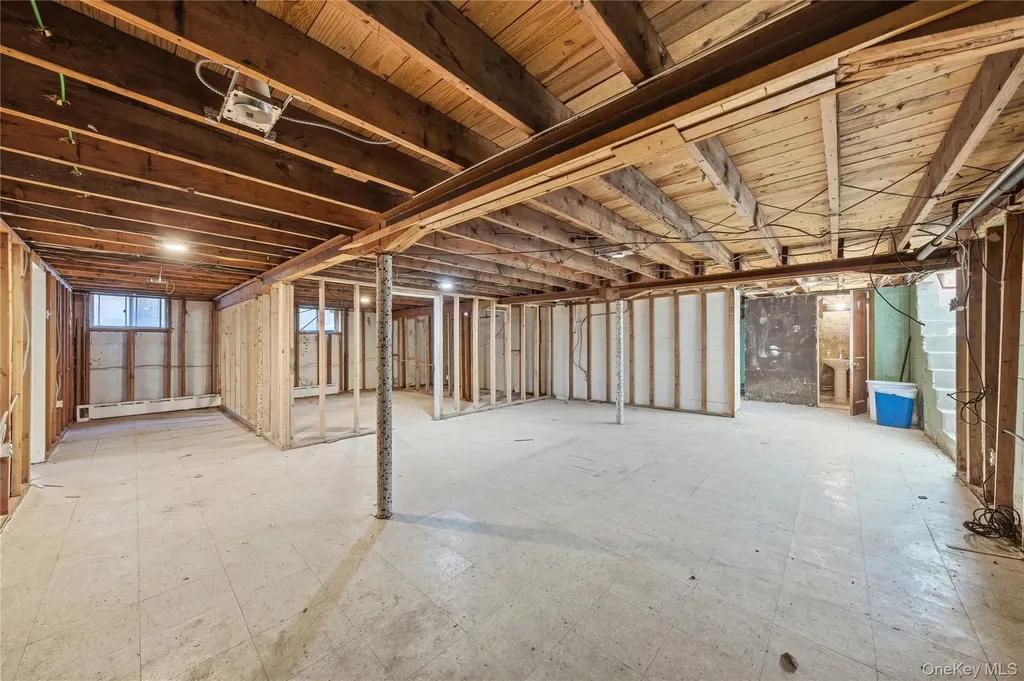 200 N Side Road Wading River NY 11792