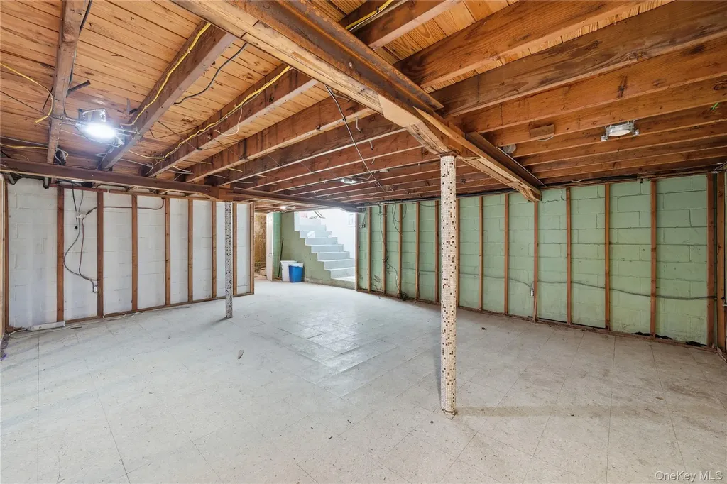 200 N Side Road Wading River NY 11792