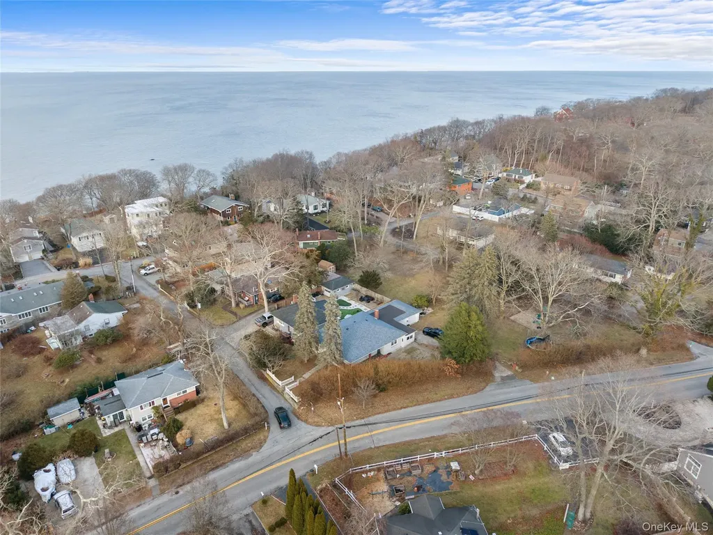 200 N Side Road Wading River NY 11792