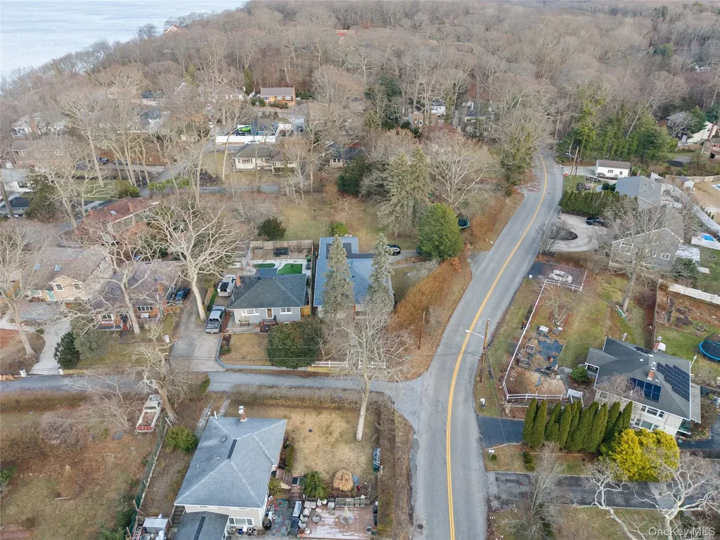 200 N Side Road Wading River NY 11792