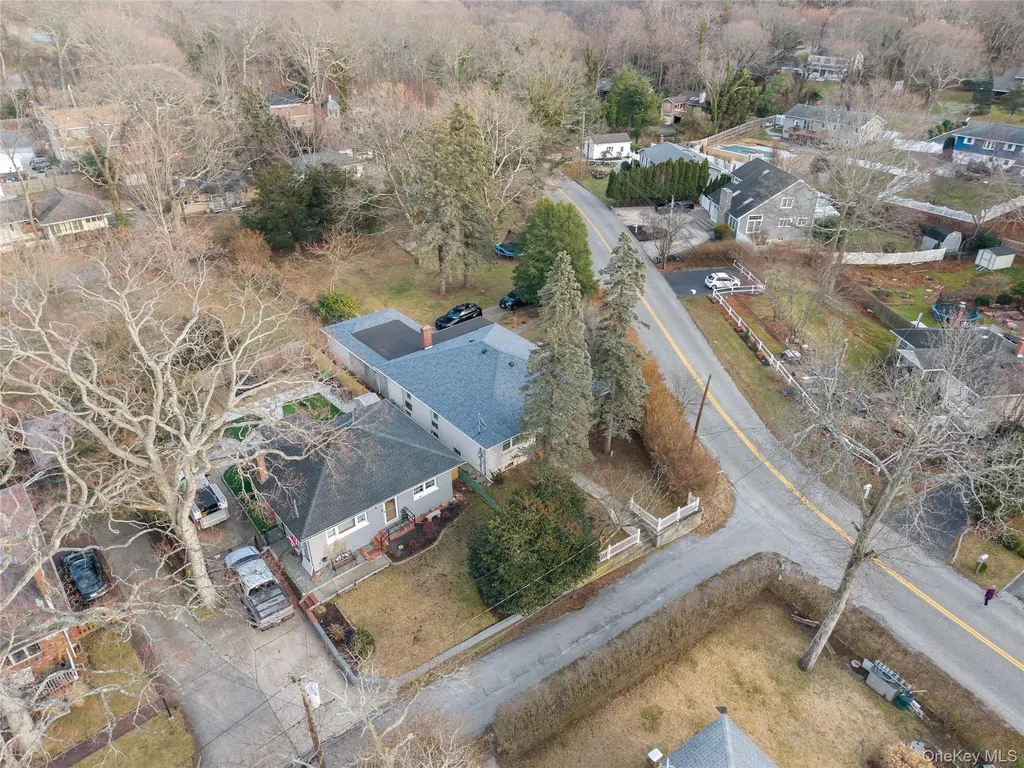 200 N Side Road Wading River NY 11792
