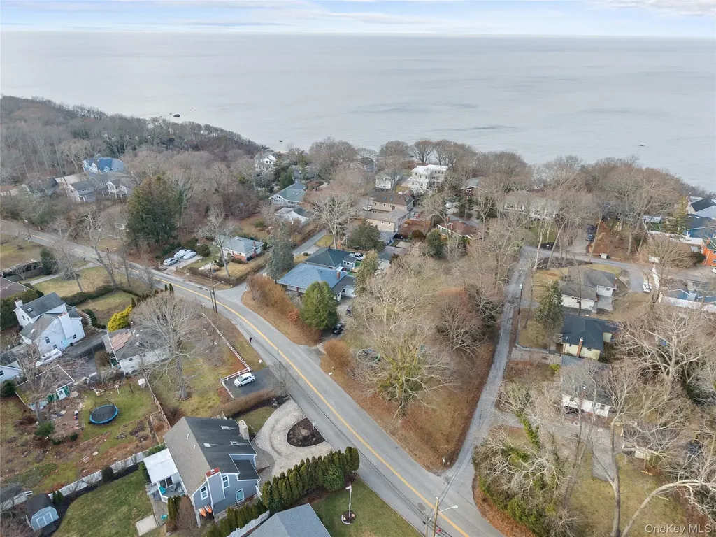 200 N Side Road Wading River NY 11792