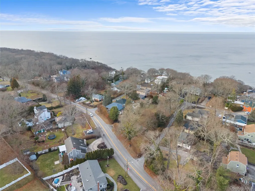 200 N Side Road Wading River NY 11792
