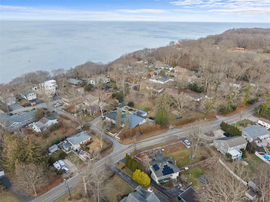 200 N Side Road Wading River NY 11792