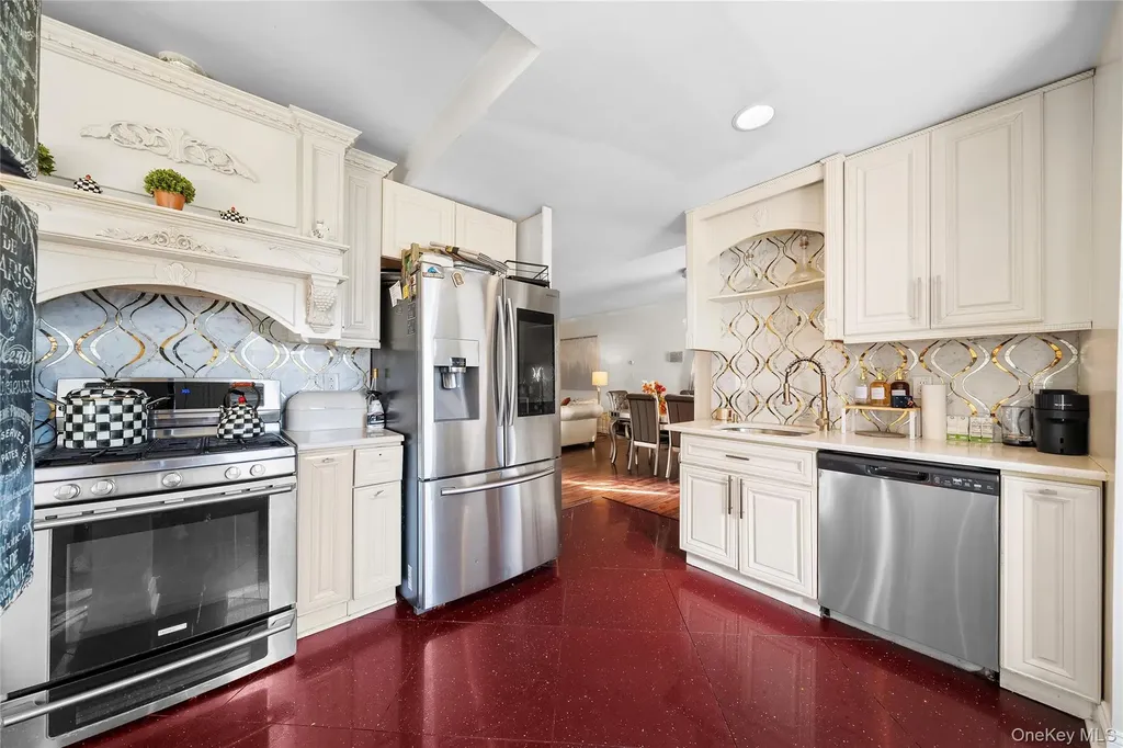 70 Park Avenue Bay Shore NY 11706