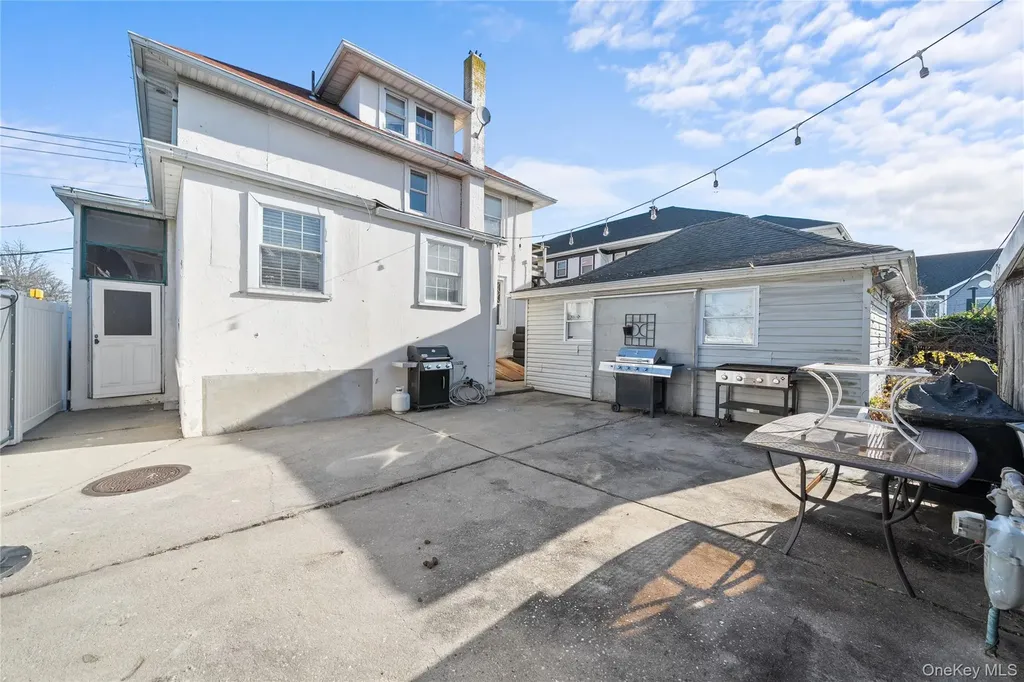 70 Park Avenue Bay Shore NY 11706