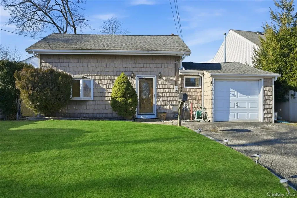 2522 Hewlett Lane Bellmore NY 11710