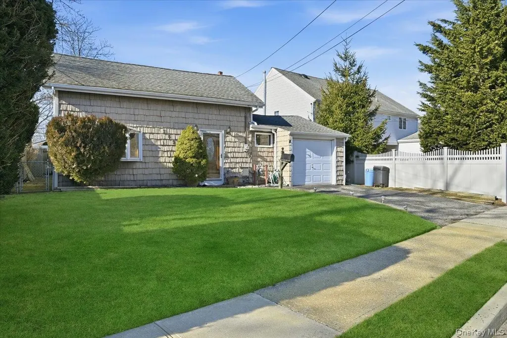 2522 Hewlett Lane Bellmore NY 11710