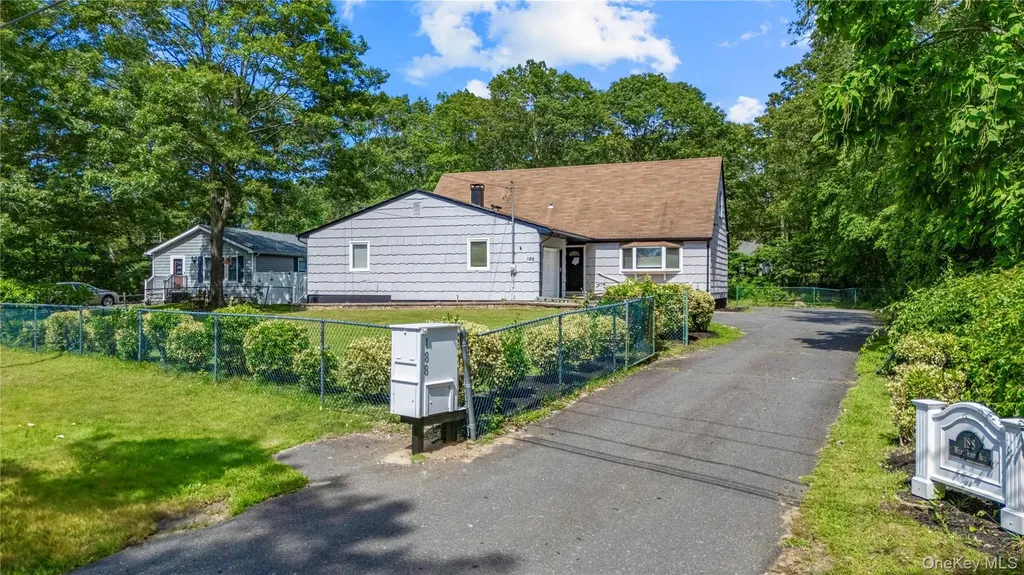 188 W End Avenue Shirley NY 11967