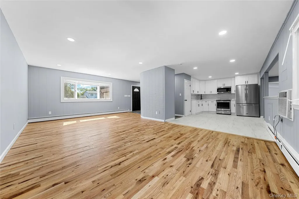 188 W End Avenue Shirley NY 11967
