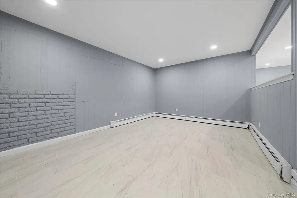 188 W End Avenue Shirley NY 11967