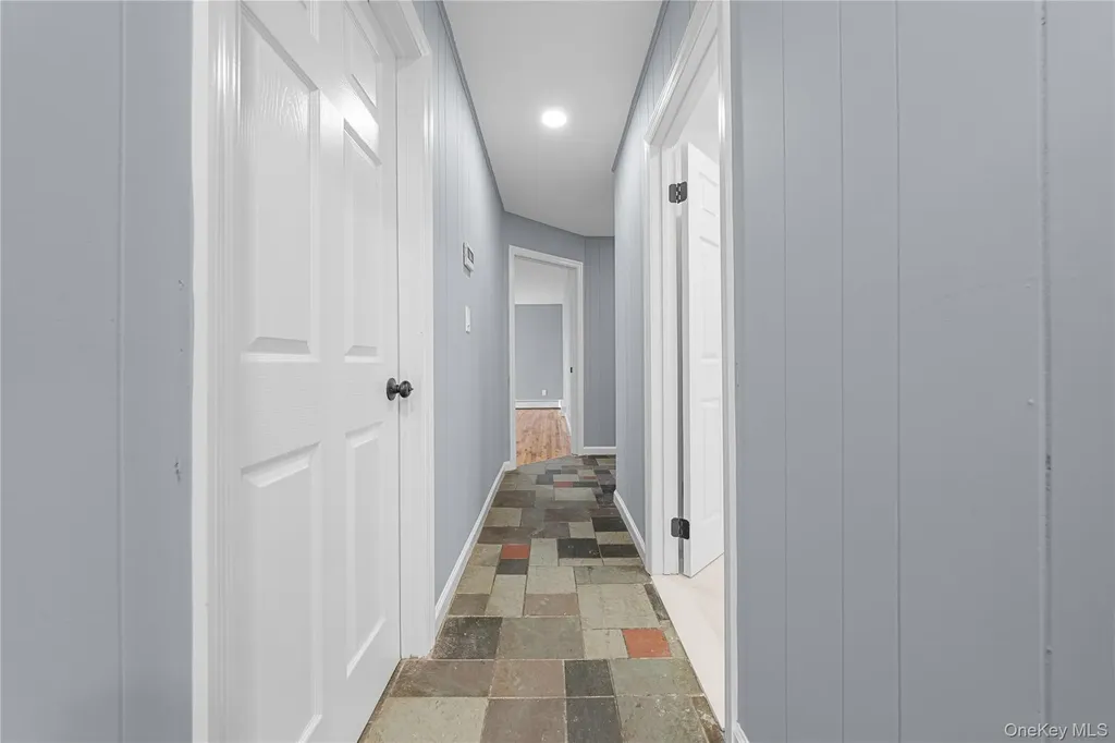 188 W End Avenue Shirley NY 11967