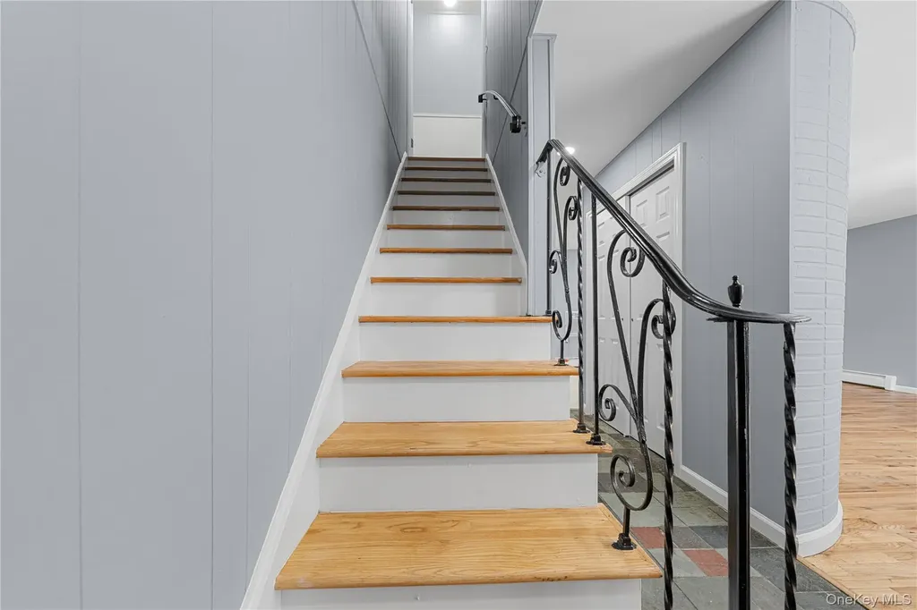 188 W End Avenue Shirley NY 11967