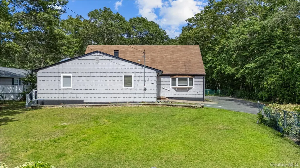 188 W End Avenue Shirley NY 11967